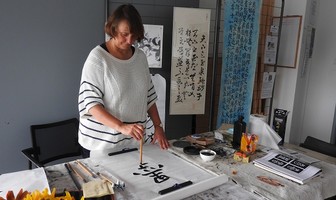 Atelier calligraphie et peinture Extrême-orientales animé pa...